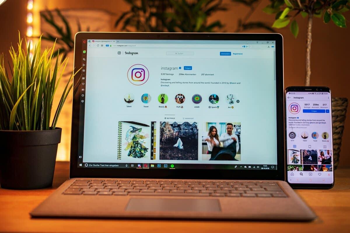 Instagram ouvert sur PC et sur smartphone